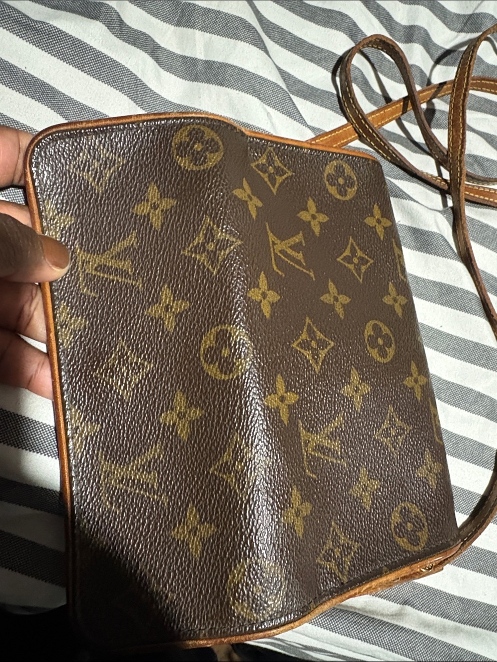 Louis Vuitton Brown Monogram Crossbody Bag with Tan Trim - Picture 4 of 5